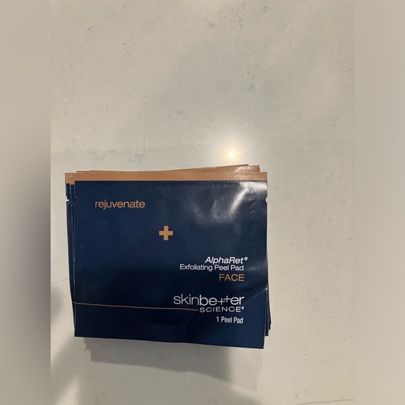 Skinbetter Science AlphaRet Exfoliating Peel Pads Set of 17 - Picture 6 of 8